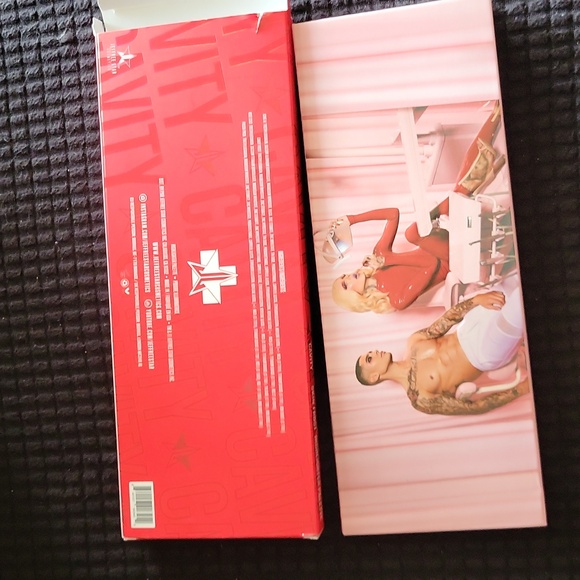 Jeffree Star Cosmetics Cavity Skin Frost Highlighter Pallette - Picture 2 of 5